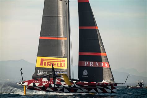 luna rossa prada pirelli prezzo|quanto va veloce luna rossa.